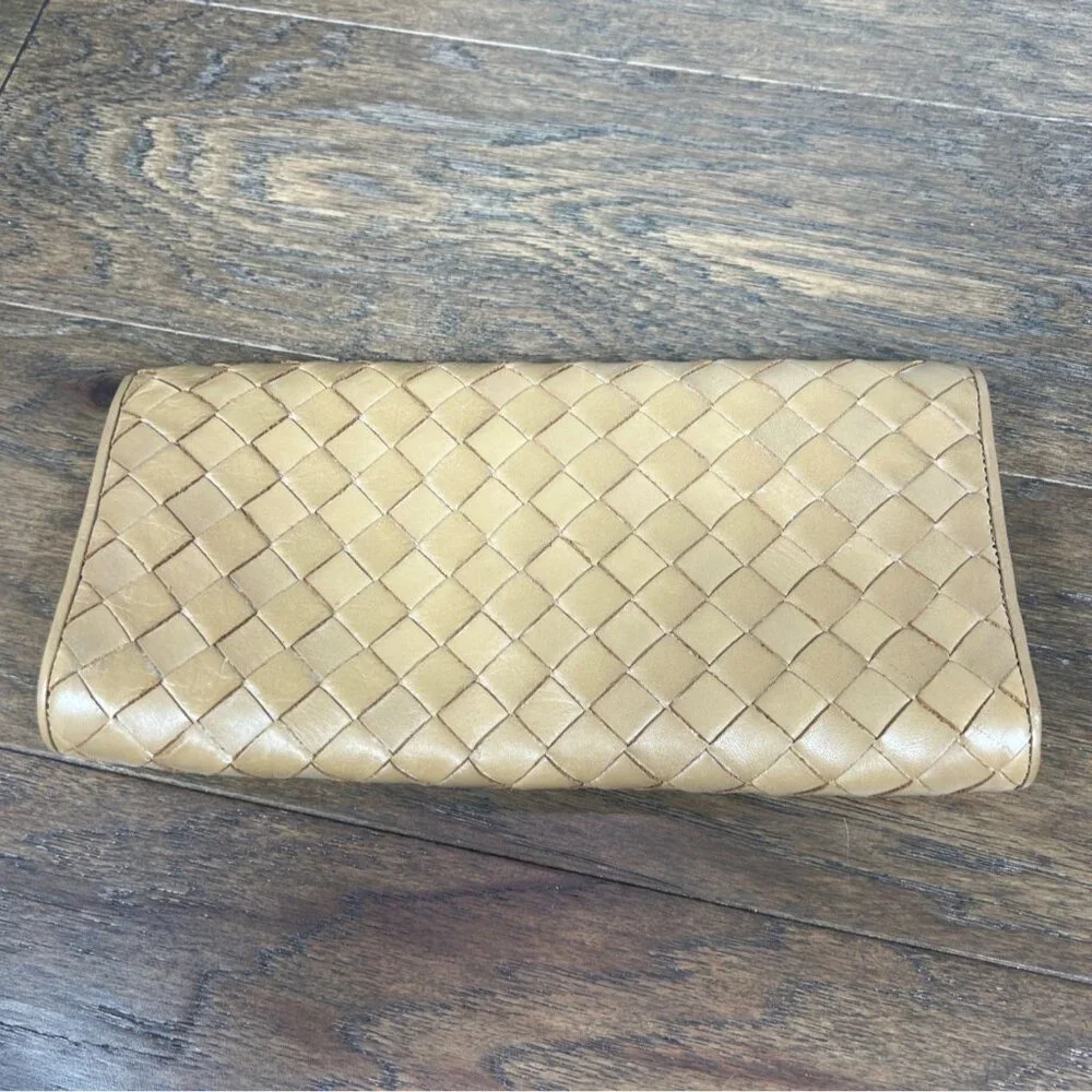 MICHAEL KORS Basket Weave Leather Clutch in Tan OS EUC